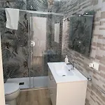 Alojamento de Acomodação e Pequeno-almoço Revolution 2 Bed E Breakfast