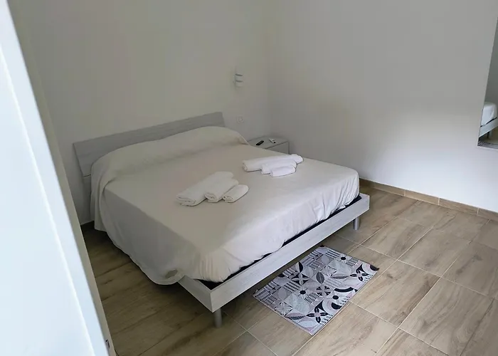 Revolution 2 Bed E Breakfast 3*