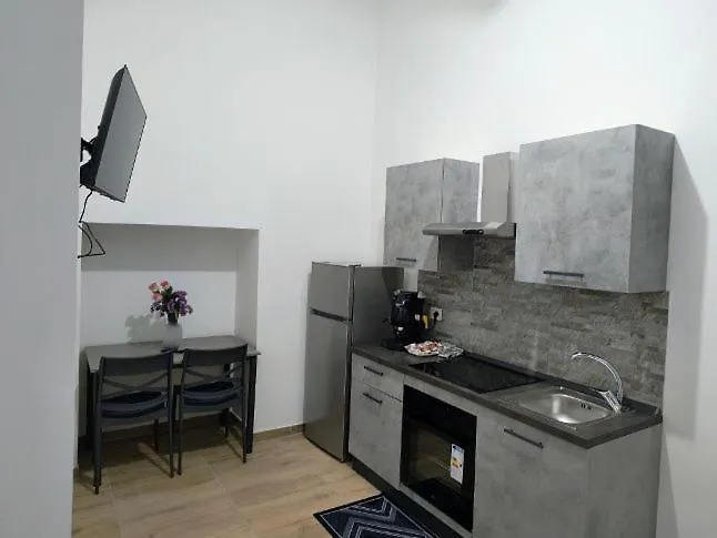 فندق مبيت وإفطار Revolution 2 Bed E Breakfast 3*