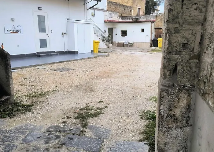 Revolution 2 Bed E Breakfast 3*