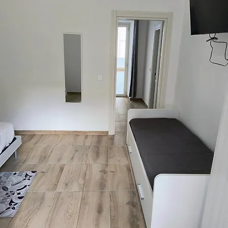 Revolution 2 Bed E Breakfast Frühstückspension