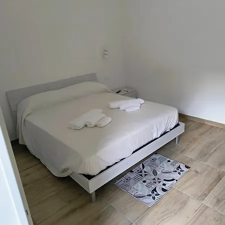 Revolution 2 Bed E Breakfast 3*