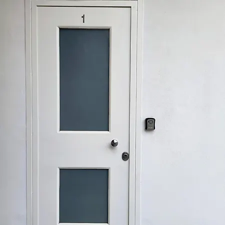 Revolution 2 Bed E Breakfast Couette-café